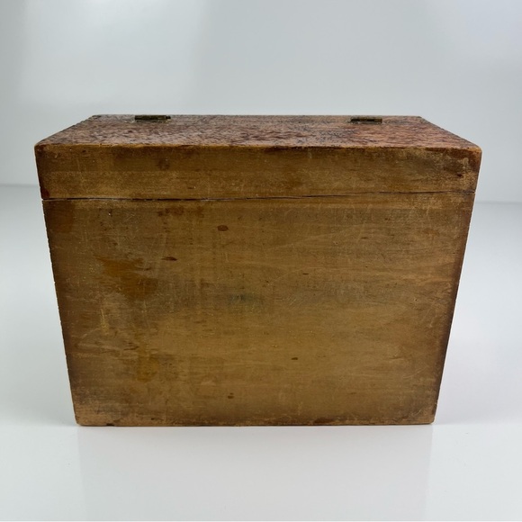 Wooden Box with Leaf Design - Picture 6 of 10